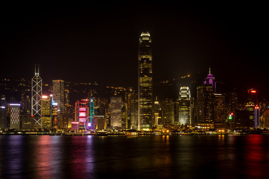 Honkong bei Nacht - Victoria Harbour - Blick auf Hochhäuser, Asien