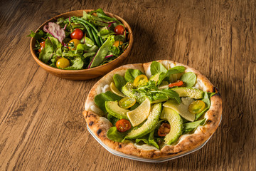 ベジタブルピッツァ　Pizza with green-yellow vegetables