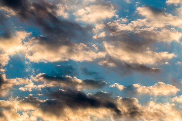 Obraz premium colorful dramatic sky with cloud at sunset