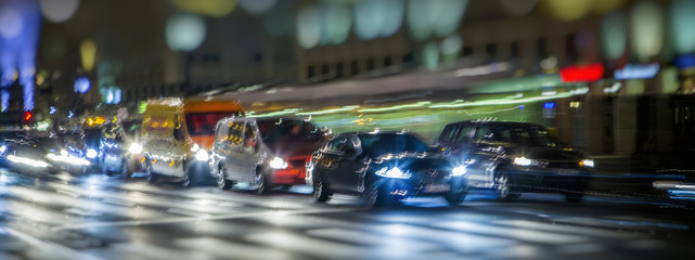 night traffic in the city 