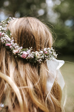 brides floral wreath from behind
