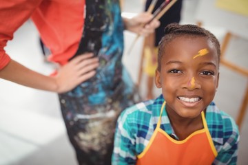 Obraz premium smiling girl with paint on face
