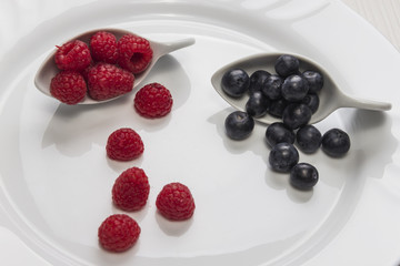 Arándanos y frambuesas