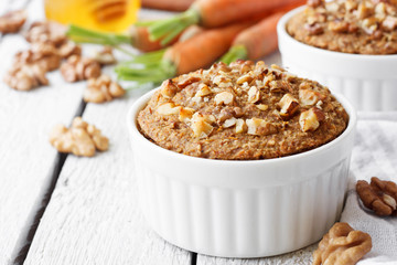 Carrot cakes with walnuts