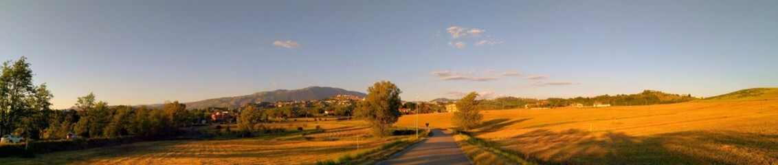 Obraz premium Campagna nei pressi di Paliano verso il tramonto - Frosinone - Lazio - Italia