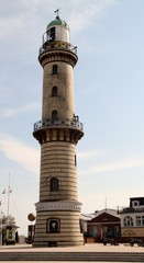 Fototapeta na wymiar Alter Leuchtturm in Warnemünde an der Ostsee