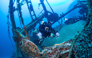 Diving on the wreck Fortunal Vis Island.