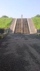 この階段を上がればきっと