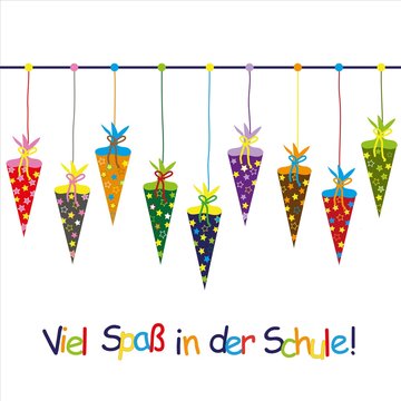 Bunte Schult&uuml;ten h&auml;ngend an W&auml;scheleine