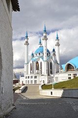 Fototapeta na wymiar Мечеть Кул-Шариф днем весной