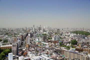春霞に煙る東京都心