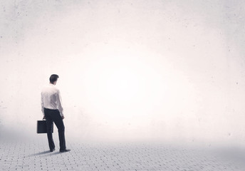 Obraz premium Elegant person standing with his back