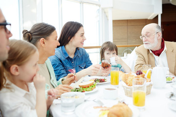 Obraz na płótnie Canvas Big family having breakfast or dinner