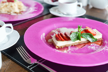 cheesecake with strawberries