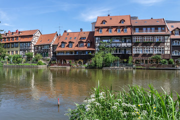 Fototapeta na wymiar Klein Venedig Bamberg: Häuser am Wasser 