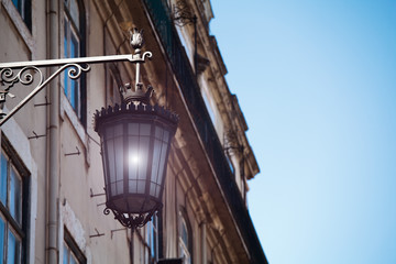 Fototapeta na wymiar Old street lamp on a classical facade in Lisbon
