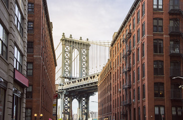 Fototapeta na wymiar Famous Manhattan Bridge