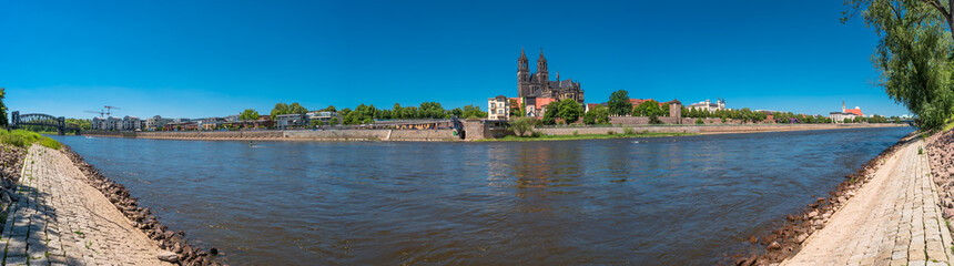 Fototapeta na wymiar Panoramic view of Elbe, cathedral and old town in Magdeburg