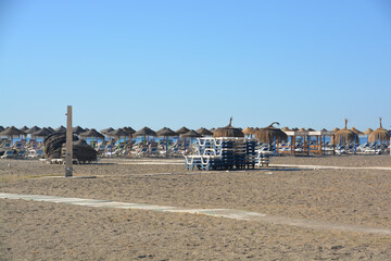 Obraz premium tumbonas en la playa