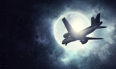 Obraz na płótnie Canvas Airliner in night sky
