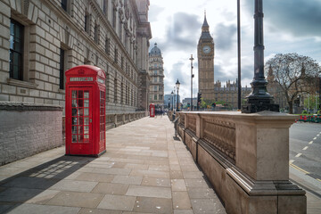 Fototapeta premium red telephone boxes at Big Ben