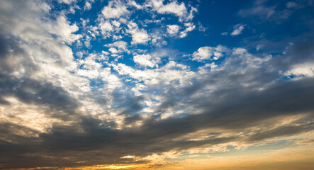 Obraz premium colorful dramatic sky with cloud at sunset