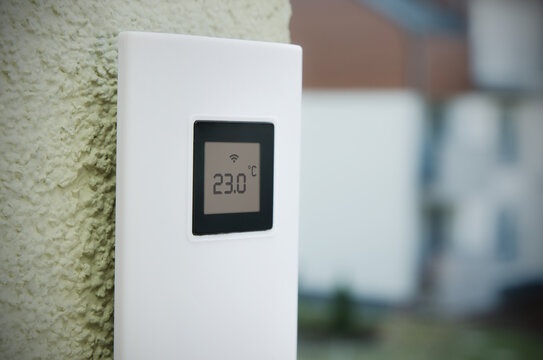 Wireless weather meter installed outdoor.