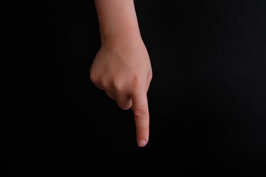 Kind zeigt Zeigefinger