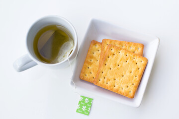 Afternoon tea time, the Japanese green tea and pain cracker
