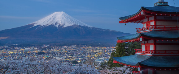 Fototapeta premium Mountain Fuji and red pagoda in cherry blossom sakura season