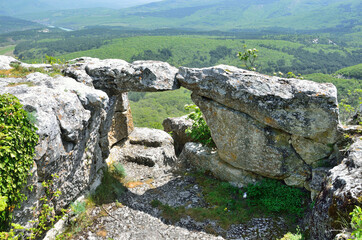 Fototapeta na wymiar Крым, древний пещерный город Мангуп-Кале весной