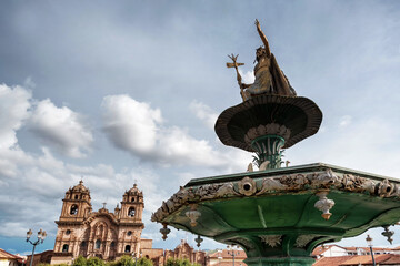 Fototapeta na wymiar The statue of Pachacuti in Plaza del Armas in Cusco, Peru