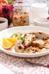 リュスティックとフルーツグラノーラの朝食