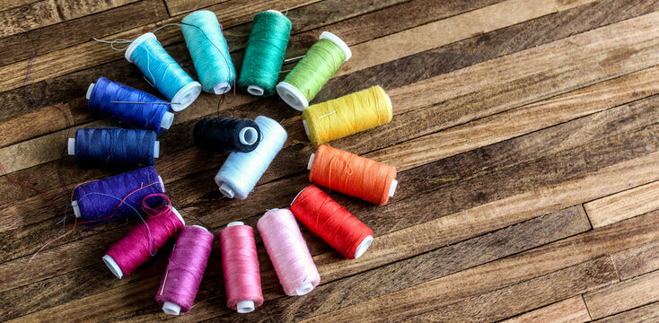 32 Images Photos Et Illustrations Vectorielles Stock Appropriees Sur Le Theme Bobines De Fil Adobe Stock