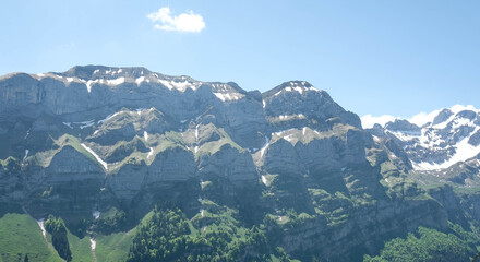 Berge und Hügel auf der Ebenalp