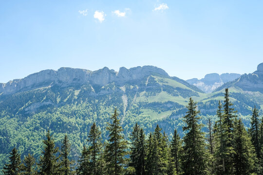 Berge und Hügel auf der Ebenalp © UrbanExplorer