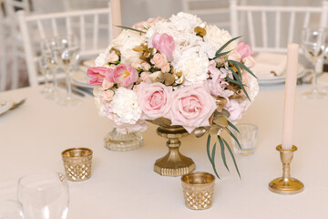 Guest table with with adorable bouquet, closeup