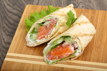 Salmon bread roll