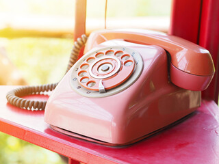  retro red telephone