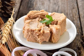Papier Peint photo Lavable Poisson Canned tuna fish in plate