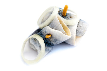 Rollmops Hering Heringsfilet isoliert freigestellt auf weißen Hintergrund, Freisteller