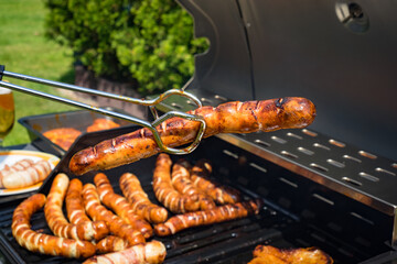 Grillzeit - fertig gegarte Krakauer Bratwurst © Countrypixel