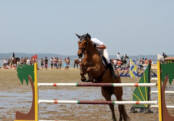 la jumping des sables,concours de saut d'obstacles sur la plage à Arcachon