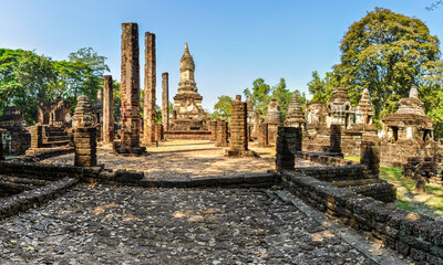 Wat Chedi Chet Thaeo in Si Satchanalai, Thailand