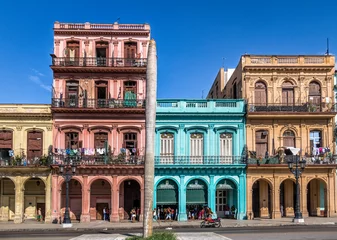 Türaufkleber Bunte Gebäude in der Altstadt von Havanna Street - Havanna, Cuba © diegograndi