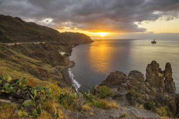 Fototapeta na wymiar Sunrise over the ocean, Tenerife