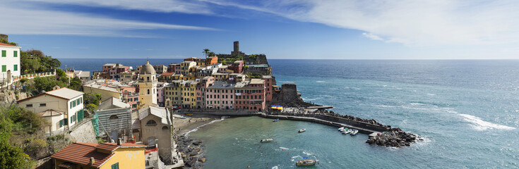 Fototapeta na wymiar panorama with emerald sea lagoon in city in Italy