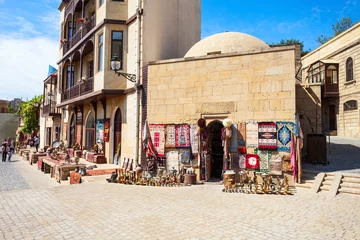 Zelfklevend Fotobehang Souvenir market in Baku © saiko3p