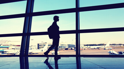 Fototapeta na wymiar silhouette of a traveler at the airport