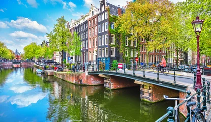 Papier Peint photo Lavable Amsterdam Pont sur canal à Amsterdam Pays-Bas maisons rivière Amstel